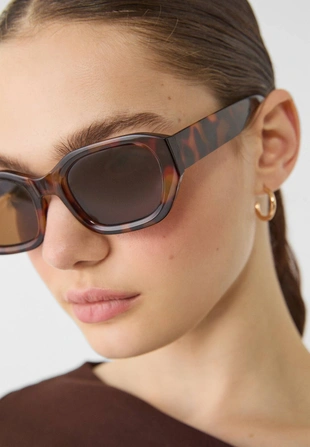 Солнцезащитные очки в оправе из смолы геометрической формы- Заказать в России