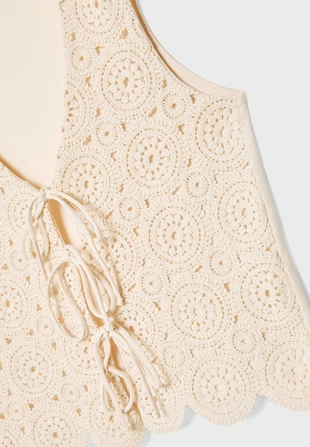 Жилет с деталями из кружева кроше- Заказать в России