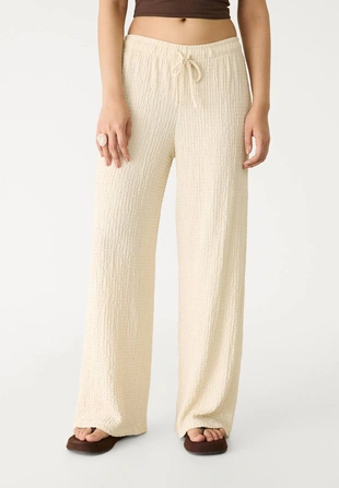 Брюки из рельефной струящейся ткани- Заказать в России