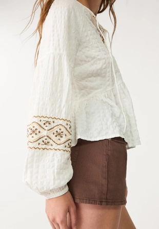 Блуза из струящейся ткани с вышивкой- Заказать в России