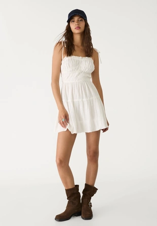 Ecru|7218/500 - Stradivarius Короткое платье объемного кроя с эластичным корпусом