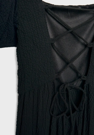 Black|7237/143 - Stradivarius Длинное струящееся платье со скрещенными деталями на спине