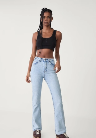 MEDIUM LIGHT BLUE DENIM|7342/108 - Stradivarius Джинсы прямого кроя с комфортной высокой посадкой