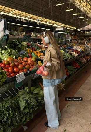 Джинсовая куртка с карманами- Заказать в России
