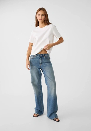 Базовая футболка классического кроя из плотной ткани- Заказать в России