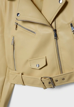 Куртка в байкерском стиле из искусственной кожи с ремнем- Заказать в России