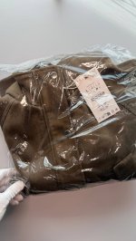 Zara КУРТКА ИЗ ИСКУССТВЕННОЙ ЗАМШИ С КАПЮШОНОМ Light khaki | 8372/284/506