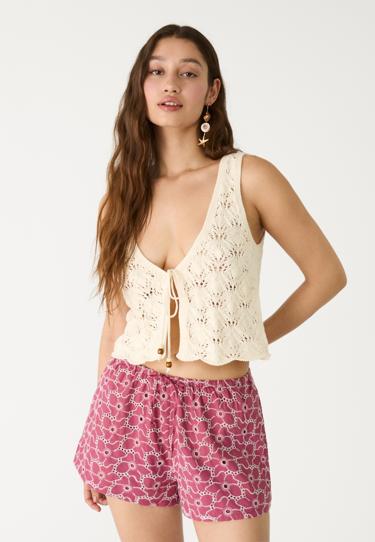 Stradivarius Шорты с контрастной вышивкой