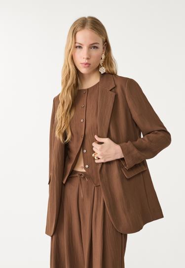Stradivarius Пиджак классического кроя из жатой ткани купить с доставкой.