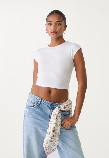 Stradivarius Укороченная базовая футболка в полоску купить с доставкой.