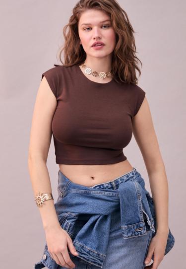 Stradivarius Укороченная базовая футболка в полоску купить с доставкой.