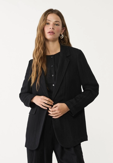 Stradivarius Пиджак классического кроя из жатой ткани купить с доставкой.