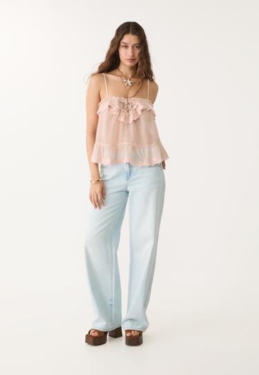 Stradivarius Струящийся топ с бретелями и кружевом купить с доставкой.