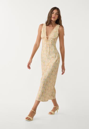 Stradivarius Атласное платье миди с кружевом купить с доставкой.