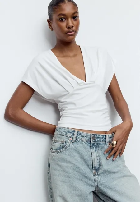 Футболка с V-образным вырезом- Заказать в России