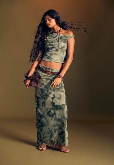 Stradivarius Асимметричная футболка из полупрозрачной ткани с принтом