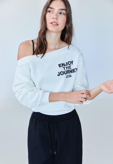 OFFTHESHOULDER PLACEMENT PRINT SWEATSHIRT- Заказать в России