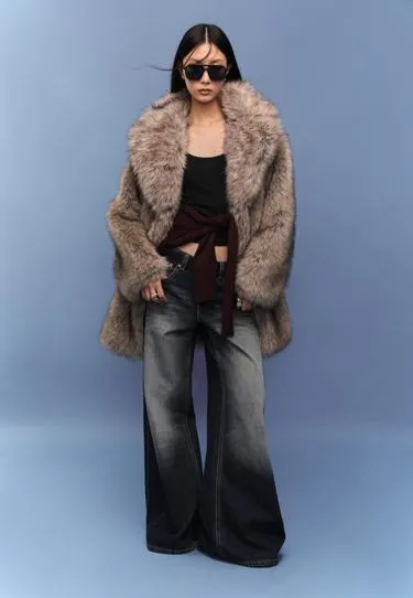 Пальто стандартной длины из искусственного меха- Заказать в России