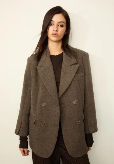 Объемный двубортный пиджак в елочку- Заказать в России