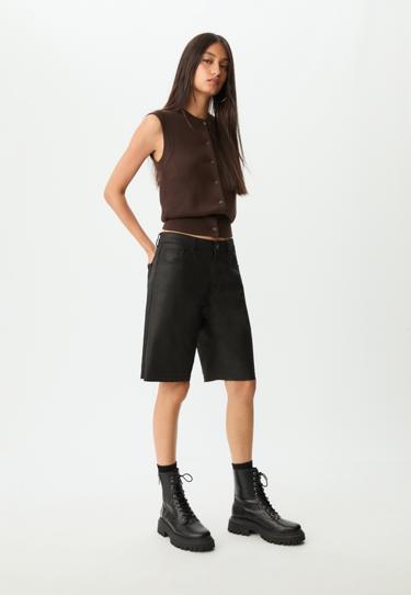 Stradivarius Шорты-бермуды с вощеным покрытием купить с доставкой.