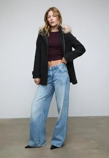 Пальто с меховым капюшоном