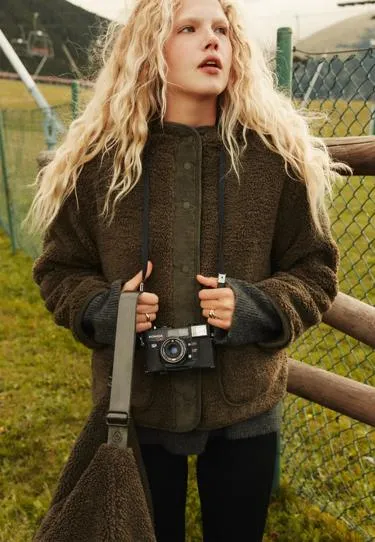 Куртка из искусственной овчины с вельветовыми деталями