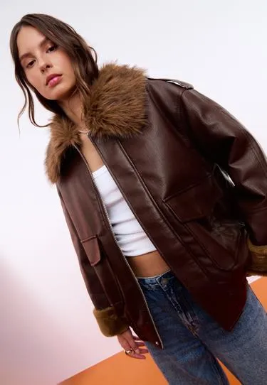 Куртка из искусственной кожи с комбинированным воротником- Заказать в России