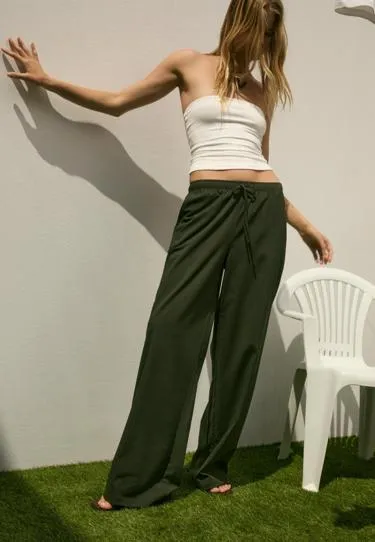 Длинные широкие нарядные брюки