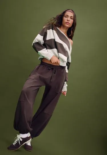 Базовая толстовка с асимметричным вырезом