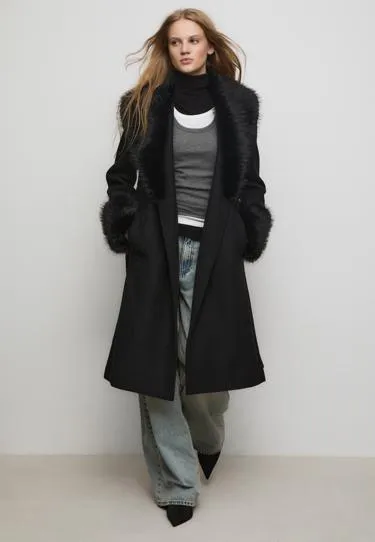 Длинное пальто с деталями из искусственного меха