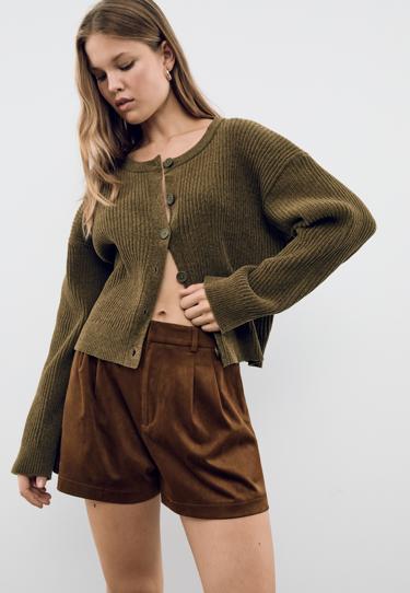 Stradivarius Нарядные шорты с защипами под искусственную замшу купить с доставкой.