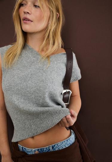 Мягкий вязаный жилет с V-образным вырезом- Заказать в России