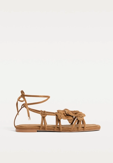 Stradivarius Плоские сандалии с цветочным декором купить с доставкой.