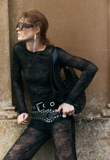 Полупрозрачная футболка со сборками и блестящей отделкой