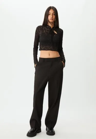 Укороченная кружевная футболка