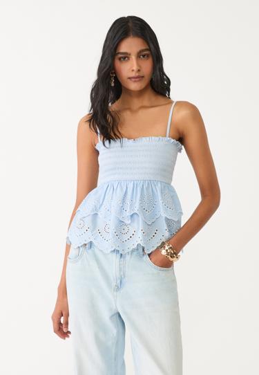 Stradivarius Топ с оборками и вышивкой