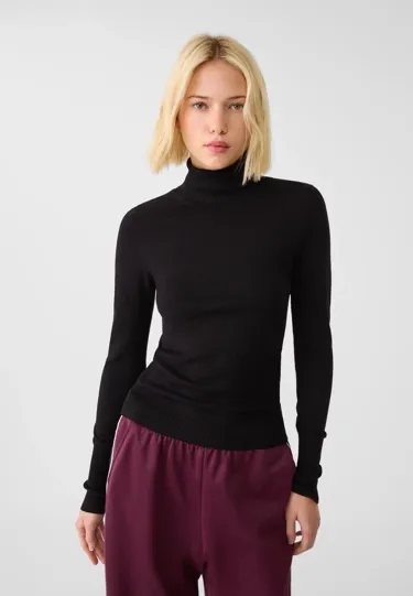 Трикотажный свитер с высоким воротом- Заказать в России