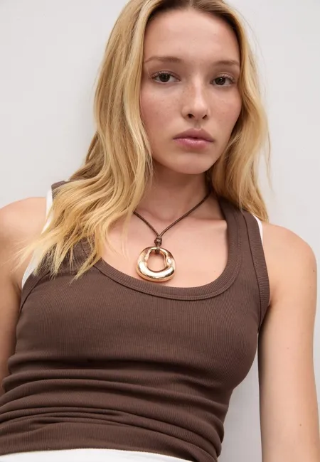 Ожерелье-шнурок с подвеской