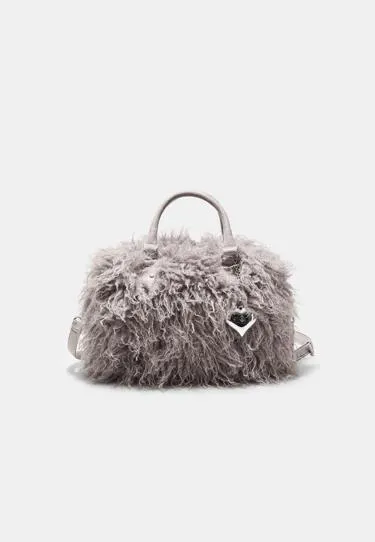 Сумка-боулинг из искусственного меха с сердцем- Заказать в России