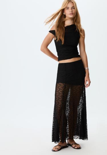 Stradivarius Асимметричная кружевная футболка купить с доставкой.