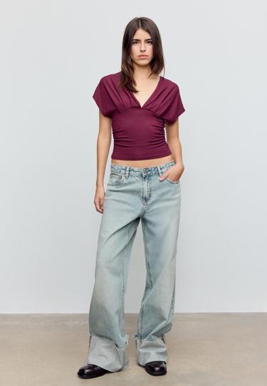 Stradivarius Футболка со сборками и V-образным вырезом купить с доставкой.