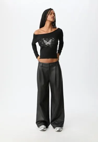 Футболка с вырезом «лодочка»