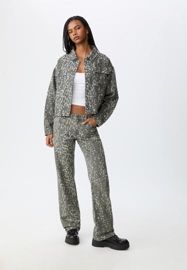 Stradivarius Куртка с анималистическим принтом и карманами