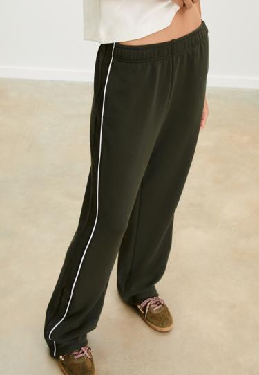 Stradivarius Мягкие брюки-джоггеры на пуговицах купить с доставкой.