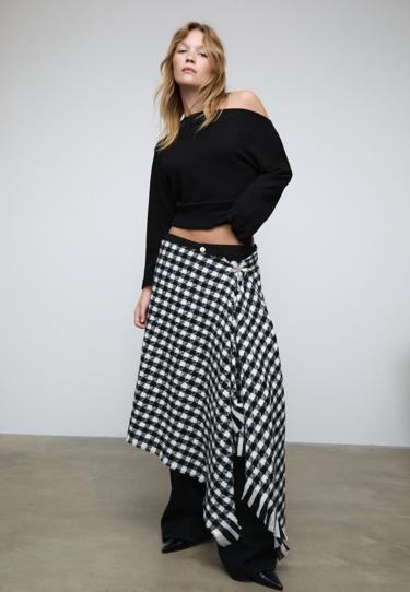 Stradivarius Трикотажная футболка с вырезом-лодочкой и поясом купить с доставкой.