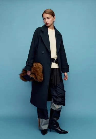 Длинное объемное пальто из мягкой ткани- Заказать в России