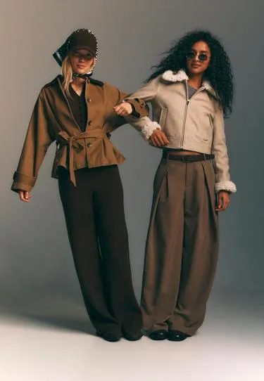 Брюки с большими защипами и ремнем