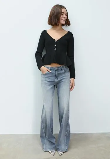 Трикотажный жакет с баской и пуговицами- Заказать в России