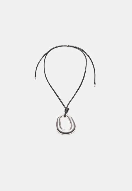 Ожерелье-шнурок с подвеской