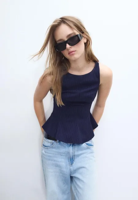 Топ без рукавов с баской в полоску